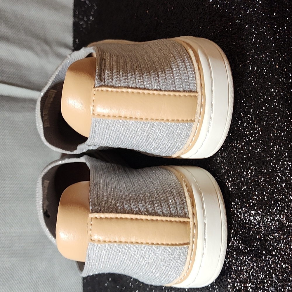 UGG Loafers - Picture 4 of 8